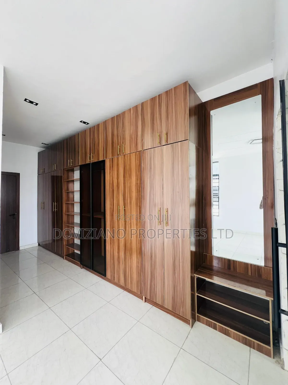 4bdrm Duplex in Ikota for sale in Ikota