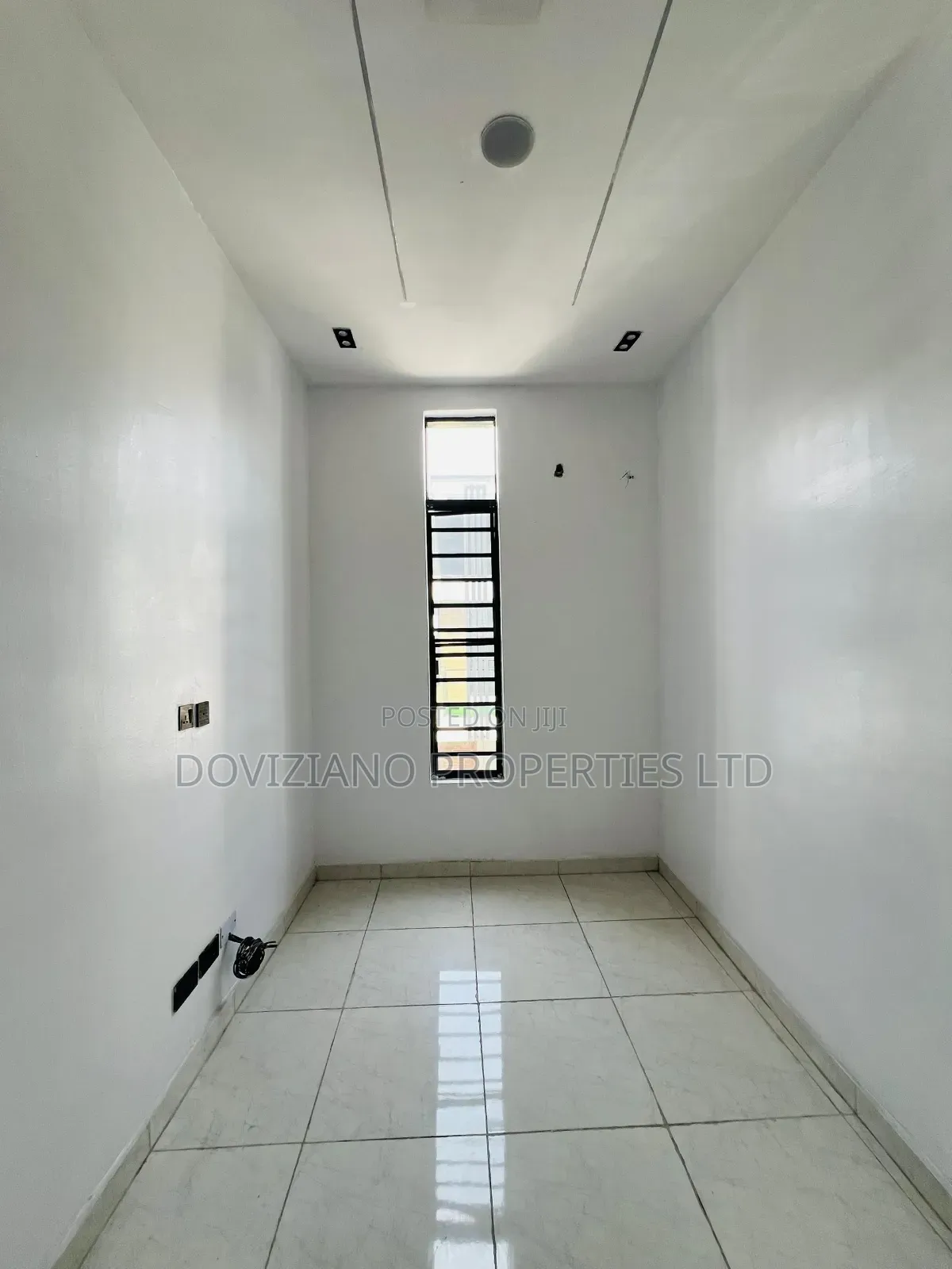4bdrm Duplex in Ikota for sale in Ikota
