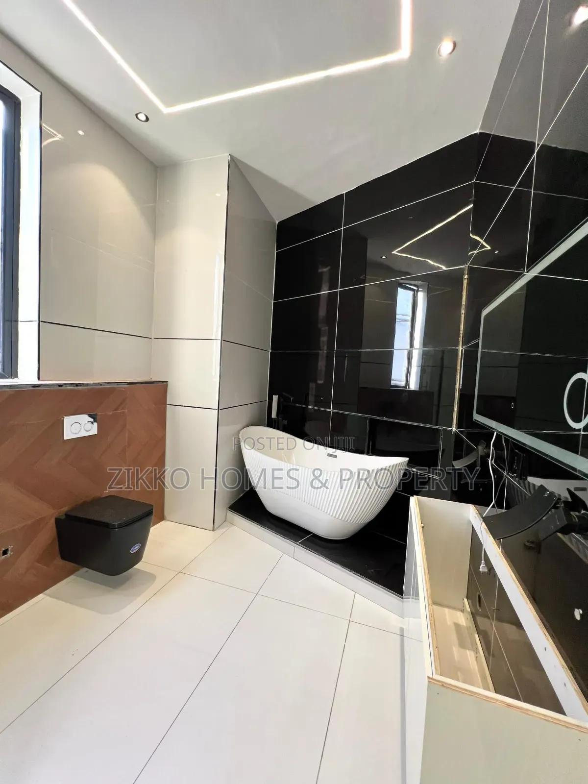 5bdrm Duplex in Ajah for sale in Ado / Ajah