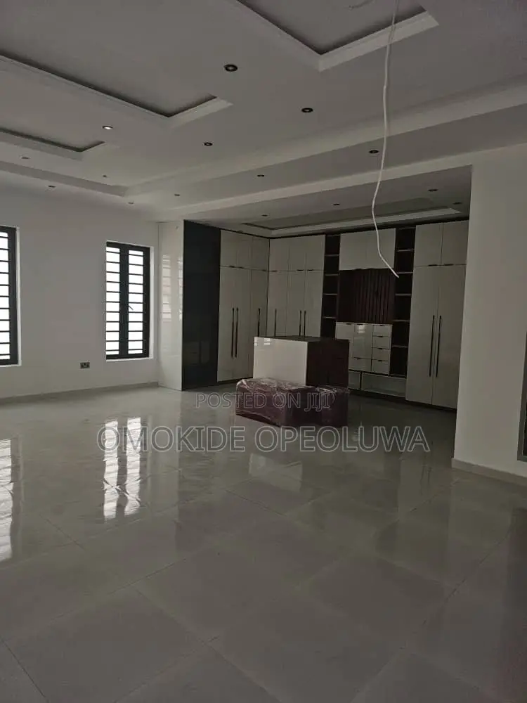 Furnished 4bdrm Duplex in GRA Phase 2 Shangisha for sale in GRA Phase 2 Shangisha