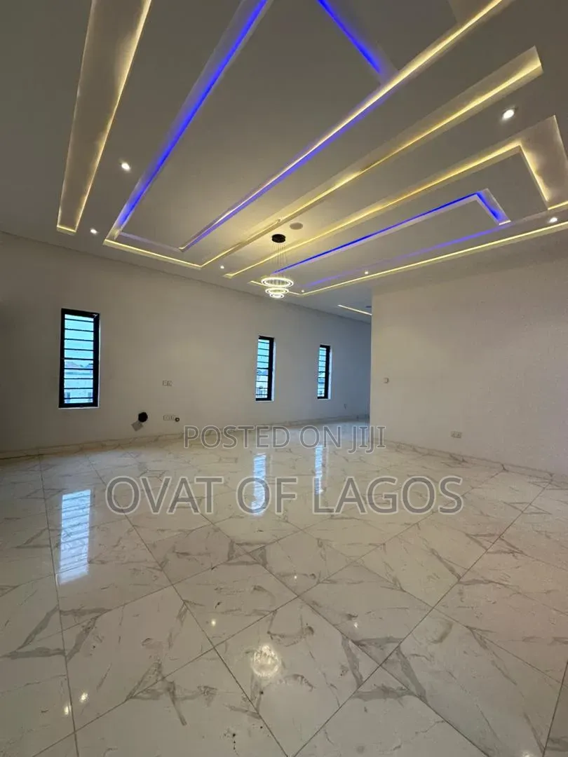 5bdrm Duplex in Ikota for sale in Ikota