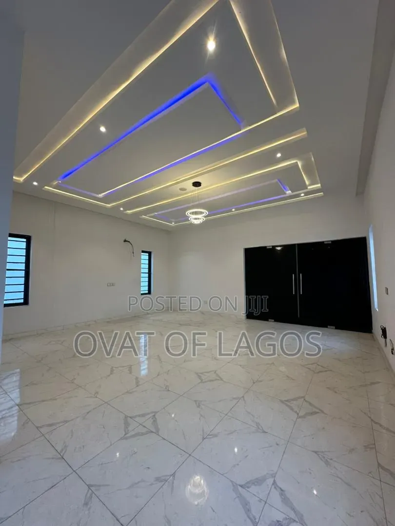 5bdrm Duplex in Ikota for sale in Ikota