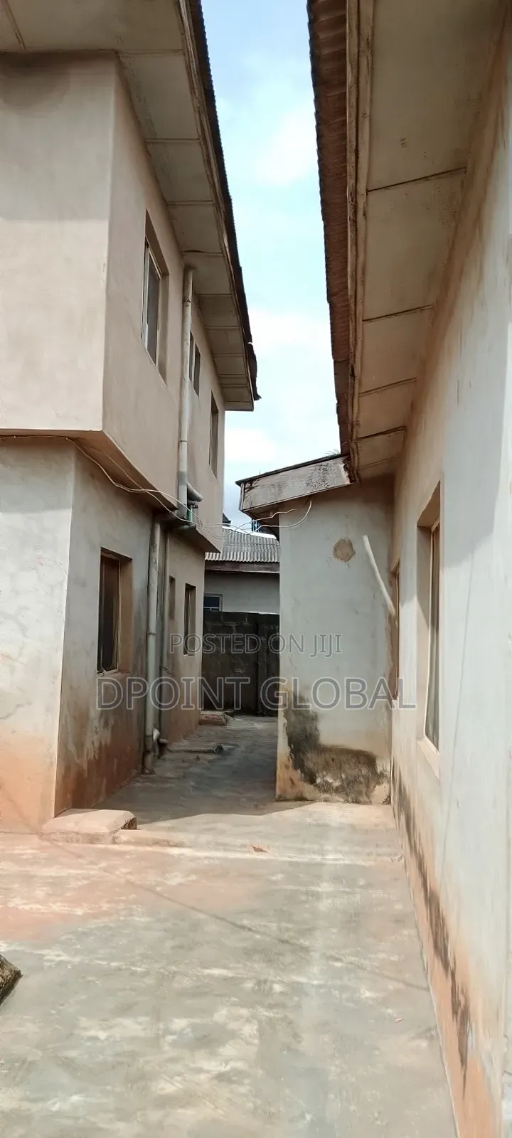 10bdrm Block of Flats in In Estate, Baruwa for sale in Baruwa