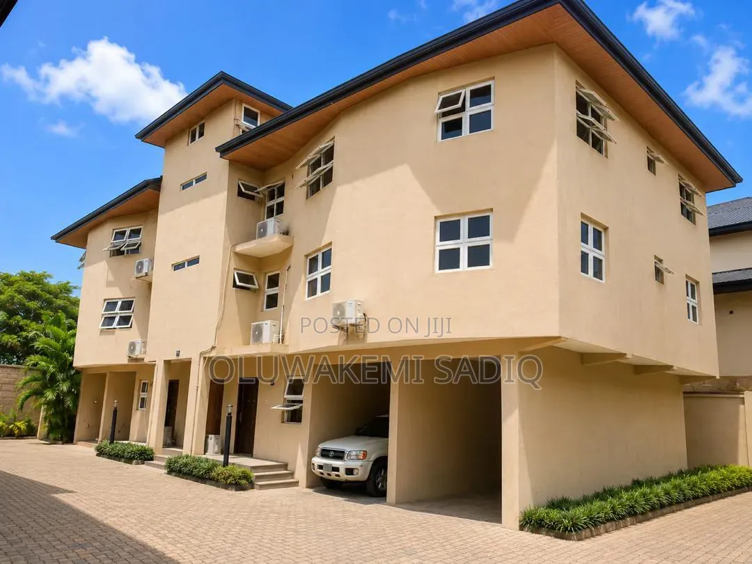 3bdrm Apartment in Oniru Road Victoria for sale in Victoria Island Extension