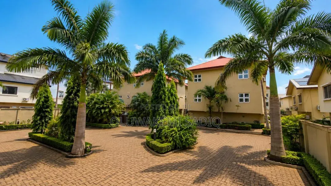 3bdrm Apartment in Oniru Road Victoria for sale in Victoria Island Extension