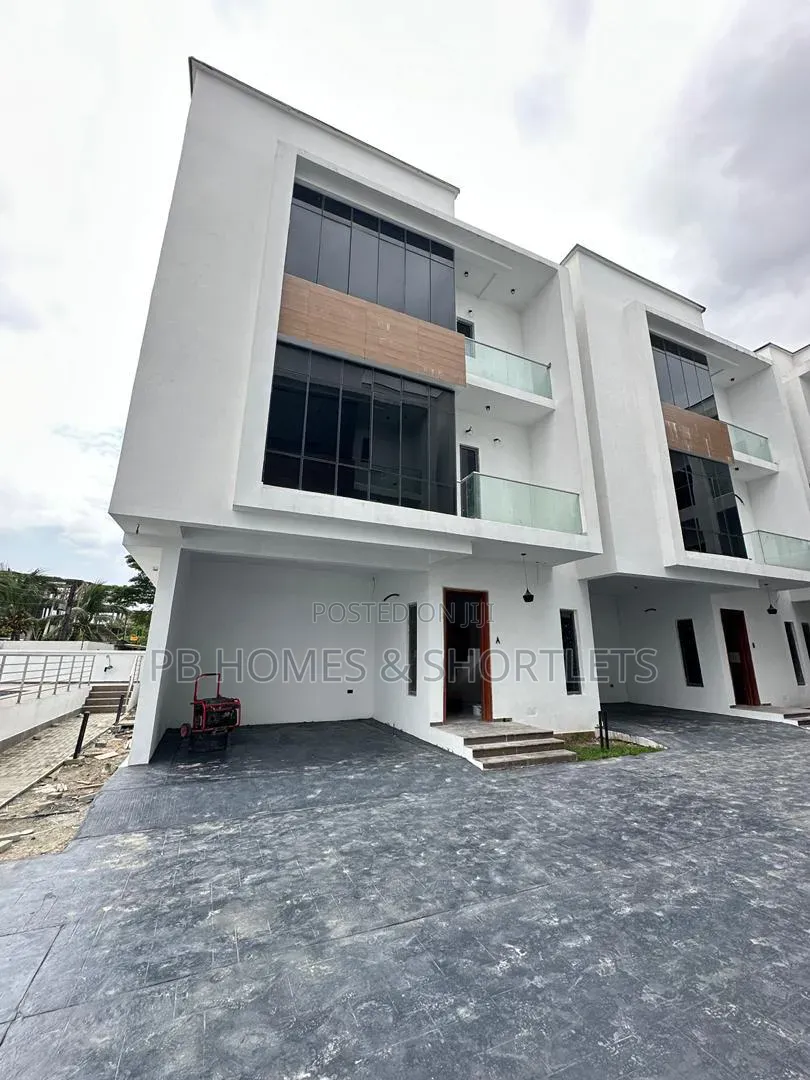 5bdrm Duplex in Lekki Phase 1 for sale in Lekki Phase 1