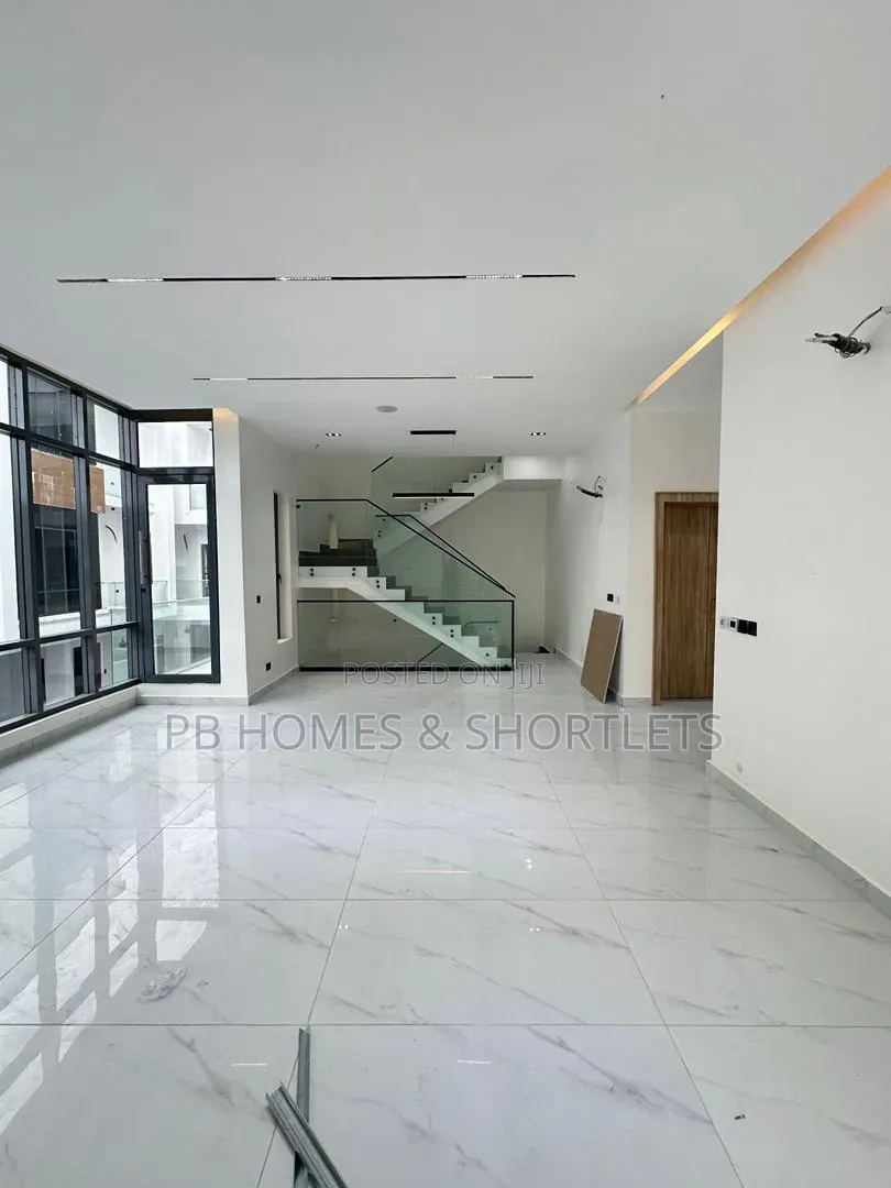 5bdrm Duplex in Lekki Phase 1 for sale in Lekki Phase 1