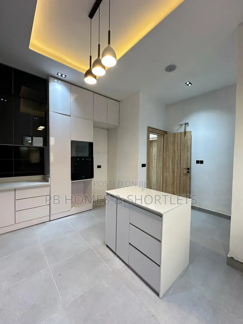 5bdrm Duplex in Lekki Phase 1 for sale in Lekki Phase 1