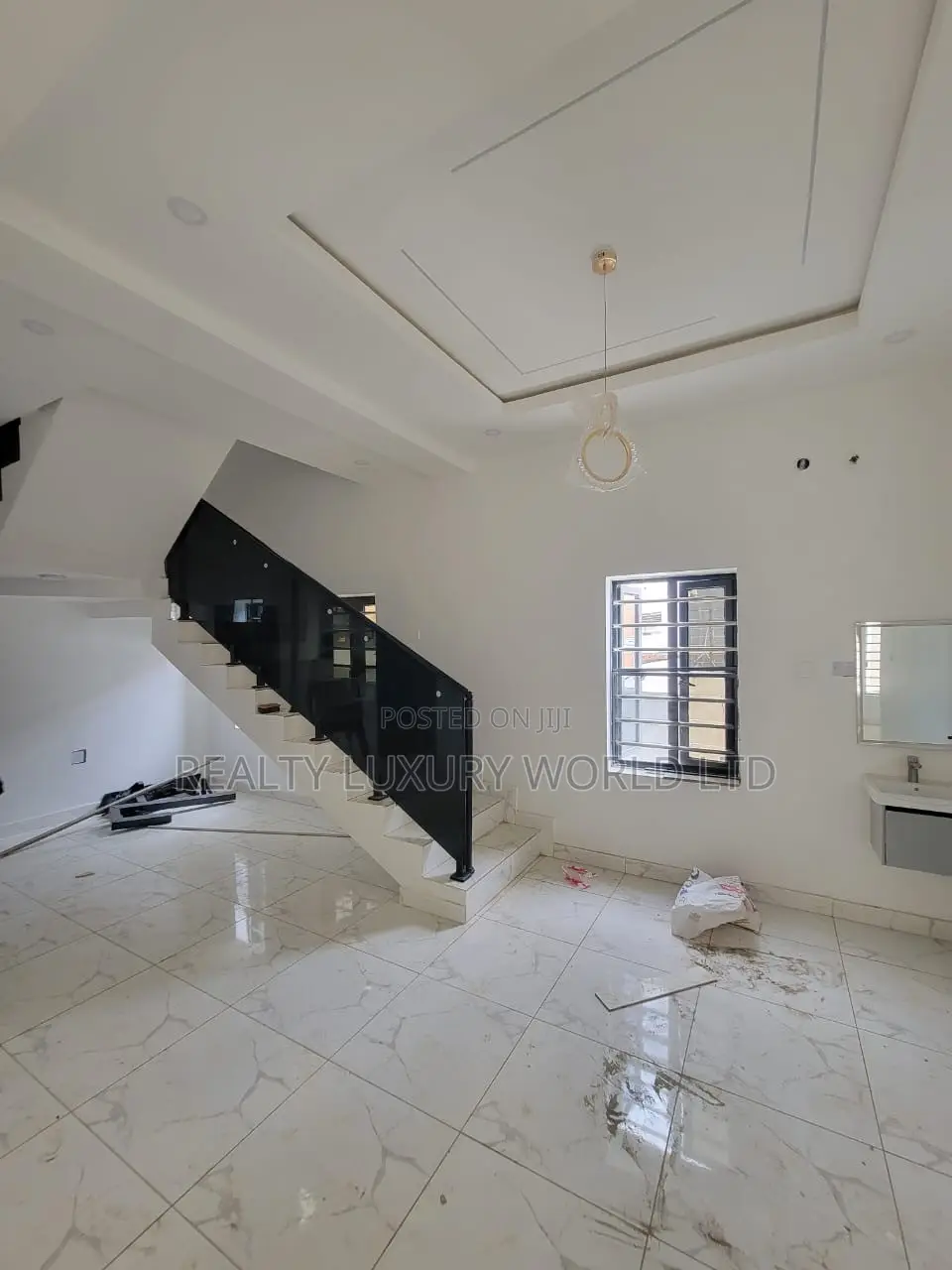 6bdrm Duplex in Lugbe District for sale in Lugbe District