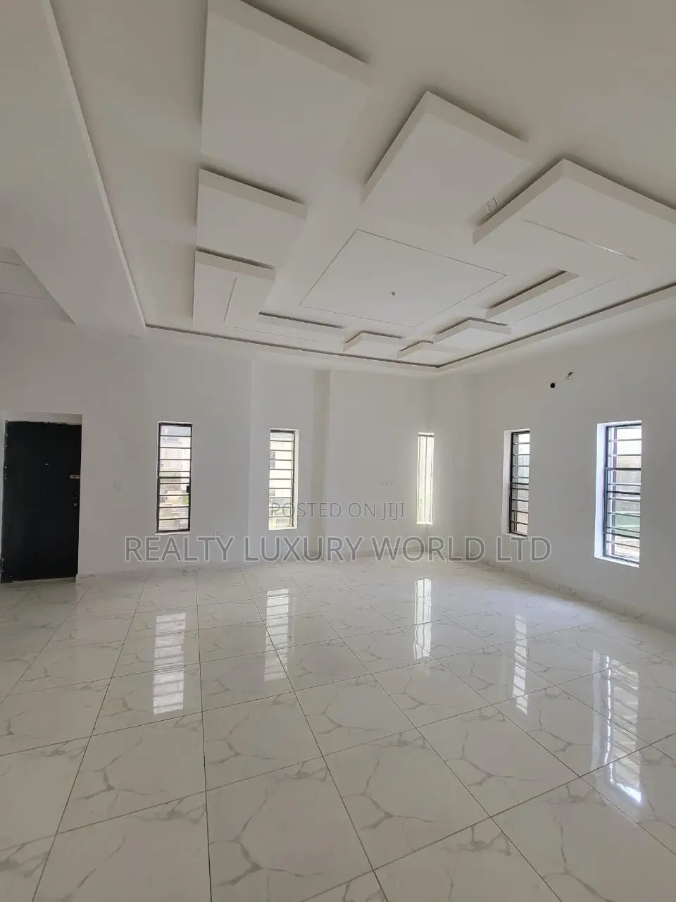 6bdrm Duplex in Lugbe District for sale in Lugbe District