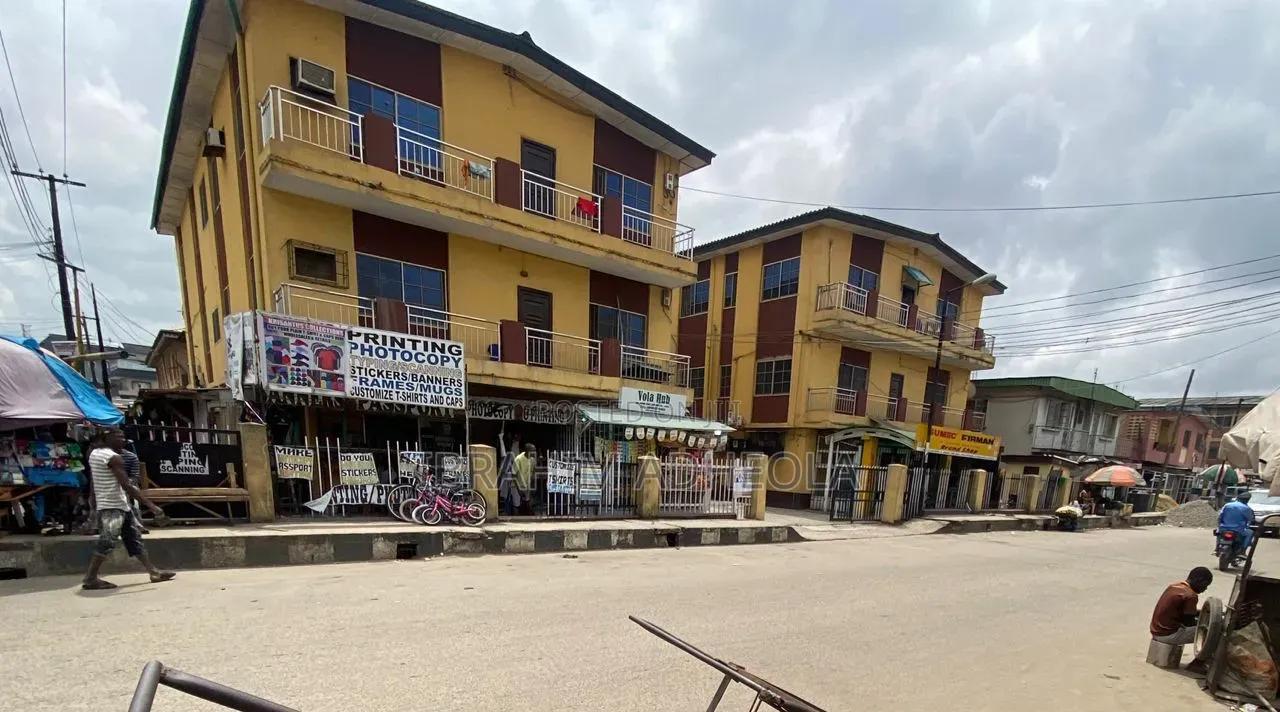 3bdrm Block of Flats in Surulere, Ijesha for sale in Ijesha