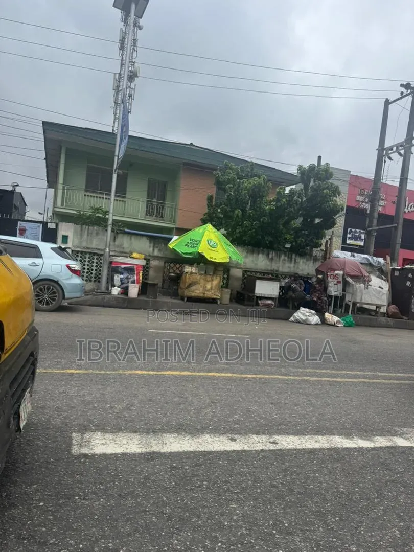 3bdrm Block of Flats in Surulere, Ijesha for sale in Ijesha