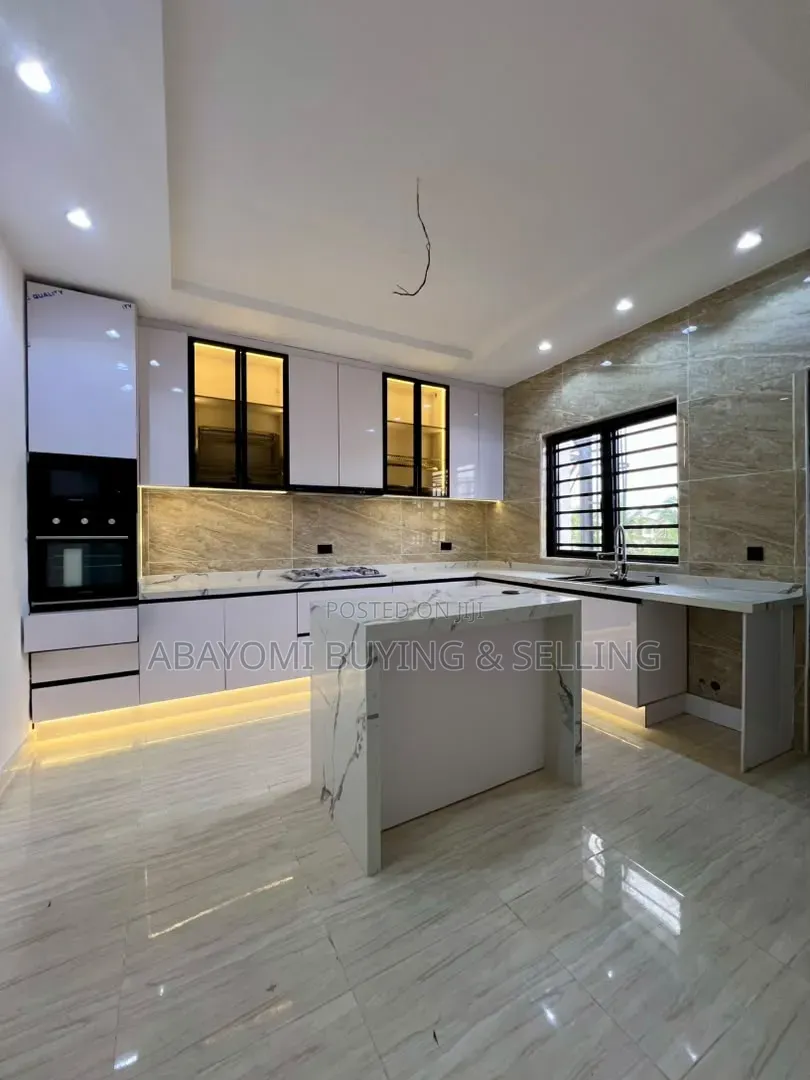 Furnished 3bdrm Duplex in Lekki Phase 1 for sale in Lekki Phase 1