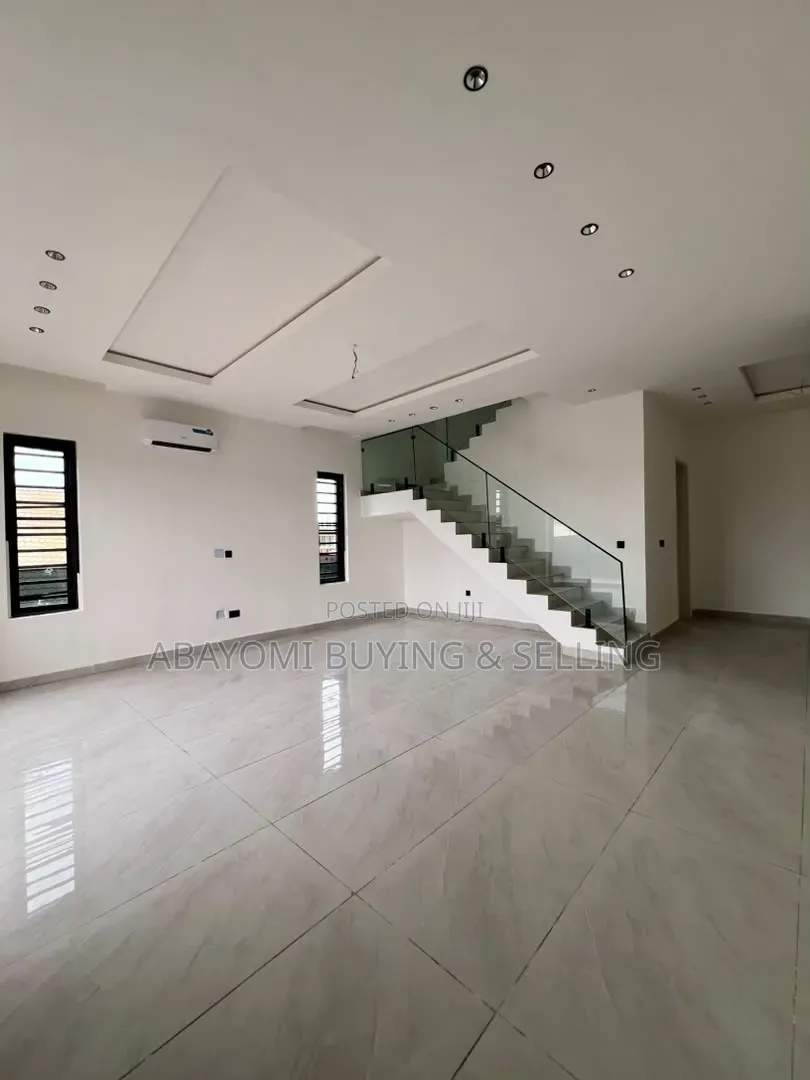 Furnished 3bdrm Duplex in Lekki Phase 1 for sale in Lekki Phase 1