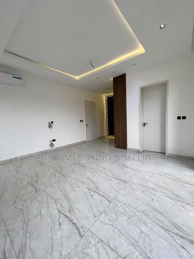 Furnished 3bdrm Duplex in Lekki Phase 1 for sale in Lekki Phase 1