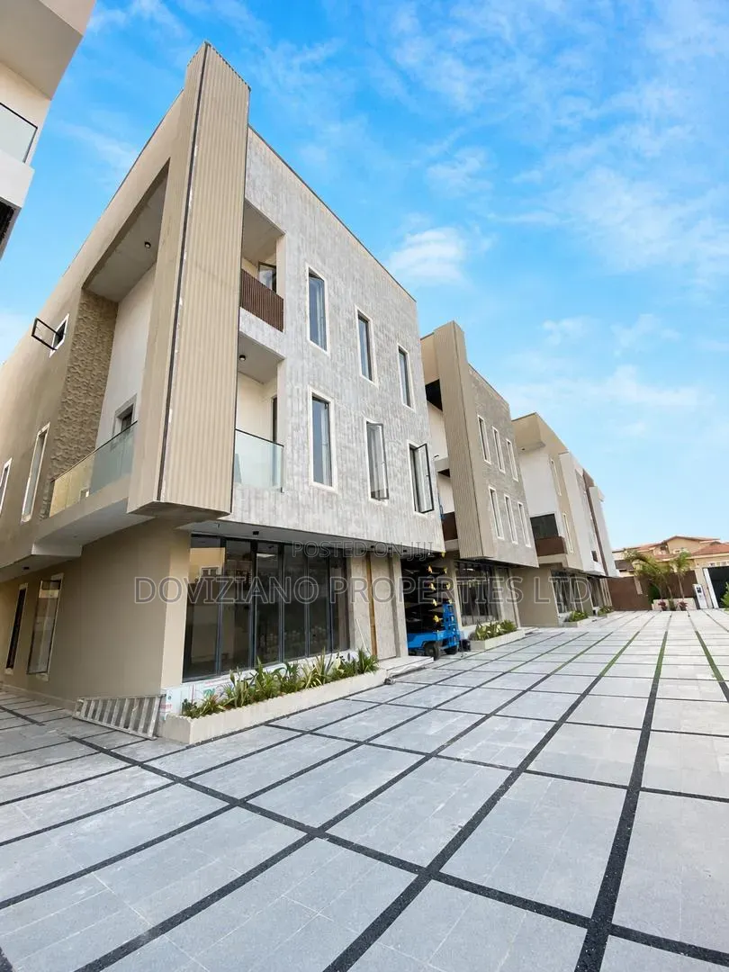 4bdrm Duplex in Parkview Estate for sale in Parkview Estate