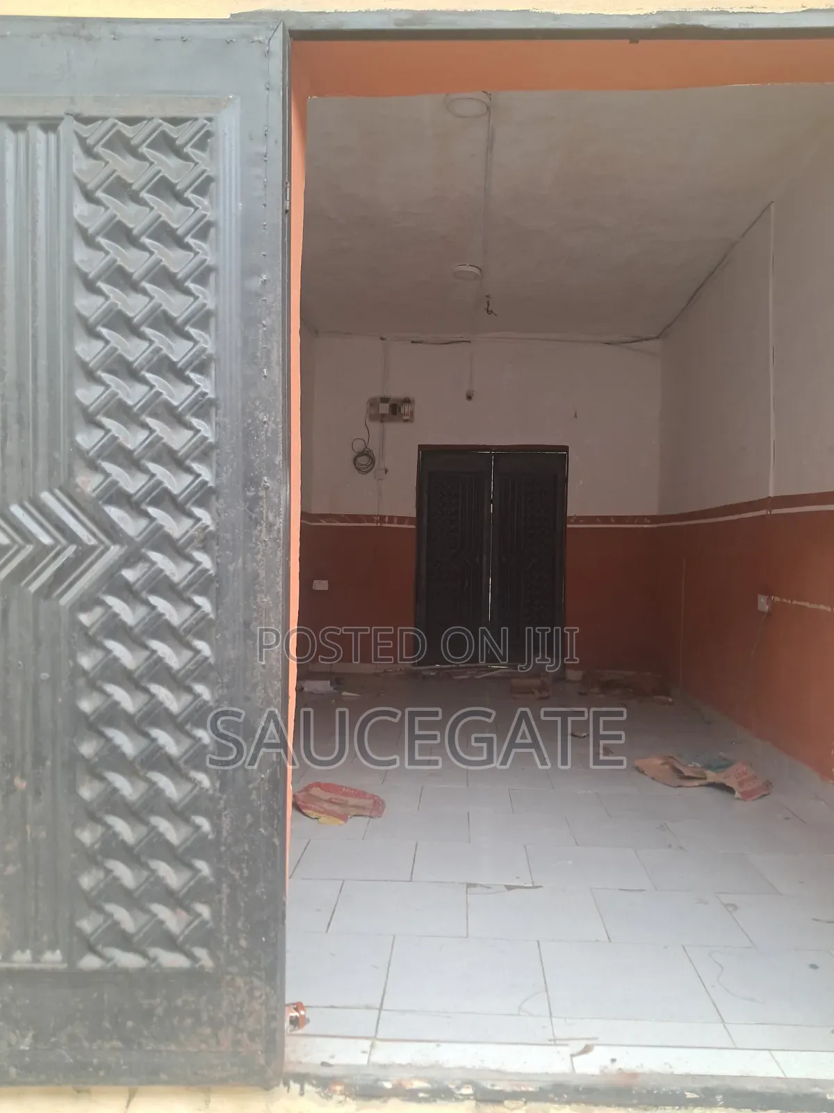 Shop Double Shop at Iegun Markert Satellite in Satellite Town
