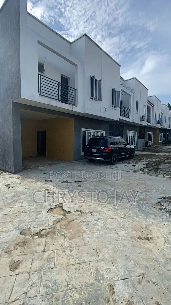 3bdrm Duplex in Kiami for sale in Kiami