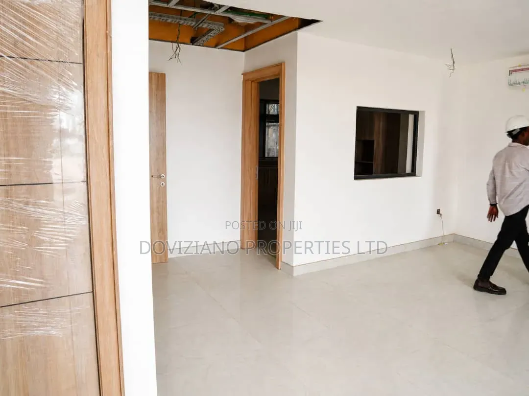 3bdrm Apartment in Saka Tinubu for sale in Saka Tinubu