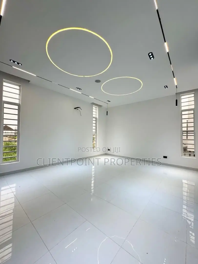 Furnished 5bdrm Duplex in Chevron for sale in Chevron