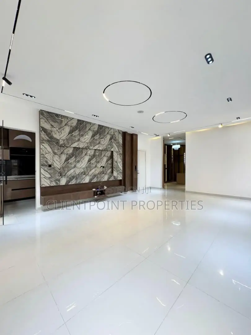 Furnished 5bdrm Duplex in Chevron for sale in Chevron