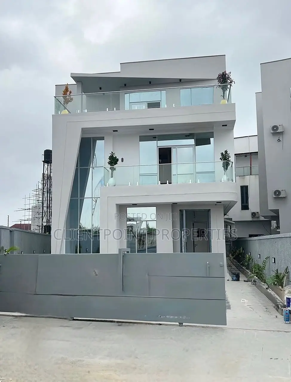 Furnished 5bdrm Duplex in Chevron for sale in Chevron