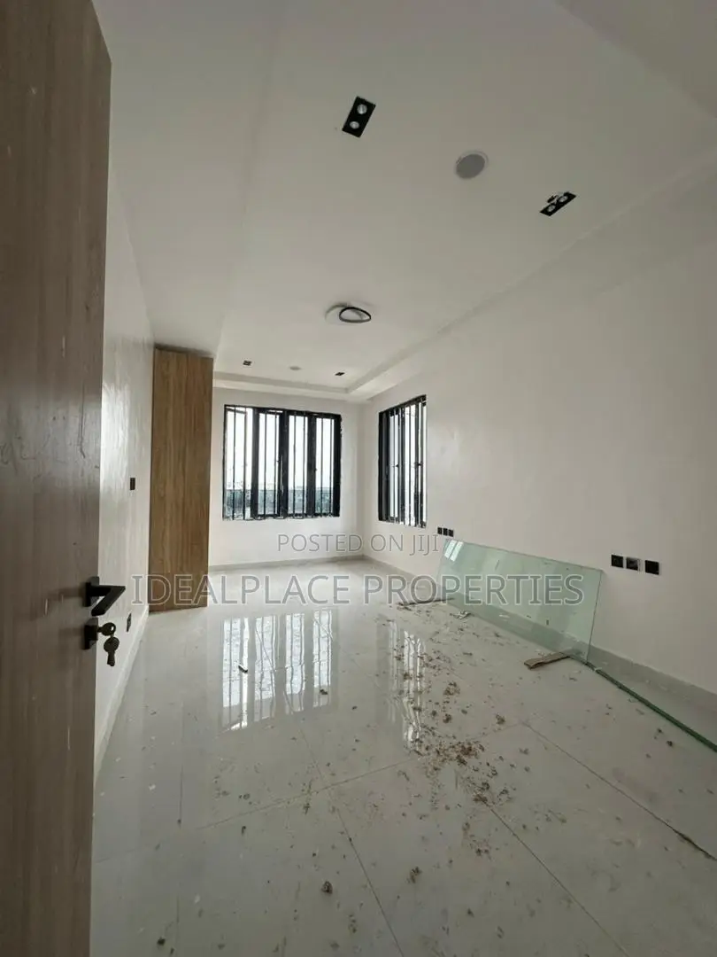3bdrm Penthouse in Ikate for sale in Ikate