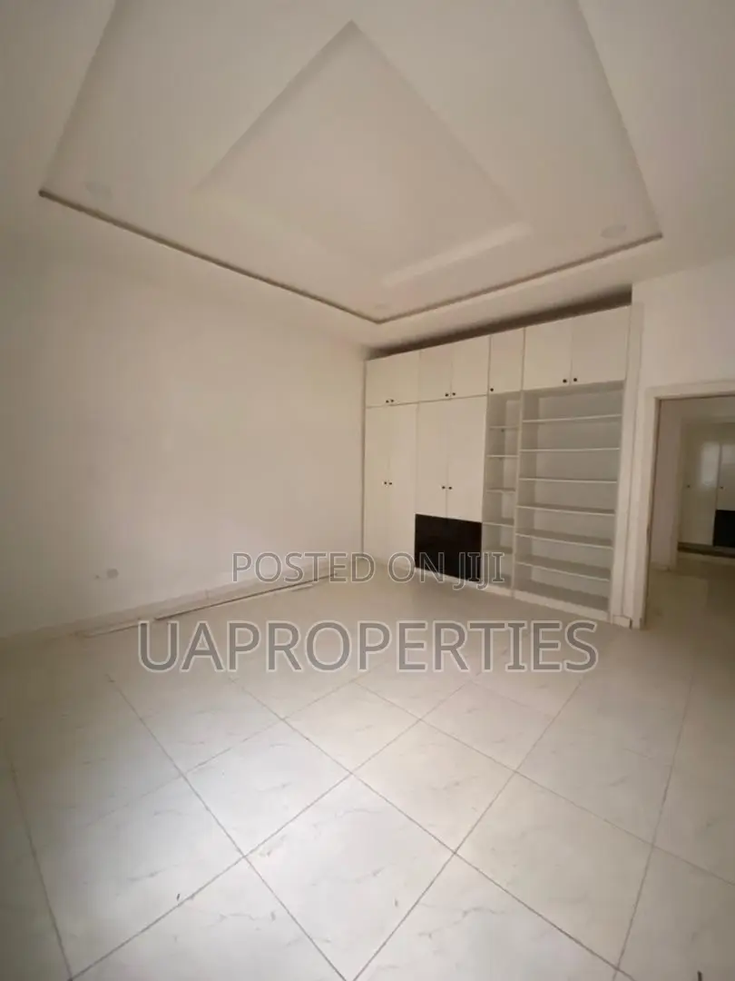 4bdrm Duplex in Chevron for sale in Chevron