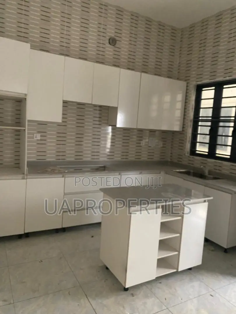 4bdrm Duplex in Chevron for sale in Chevron