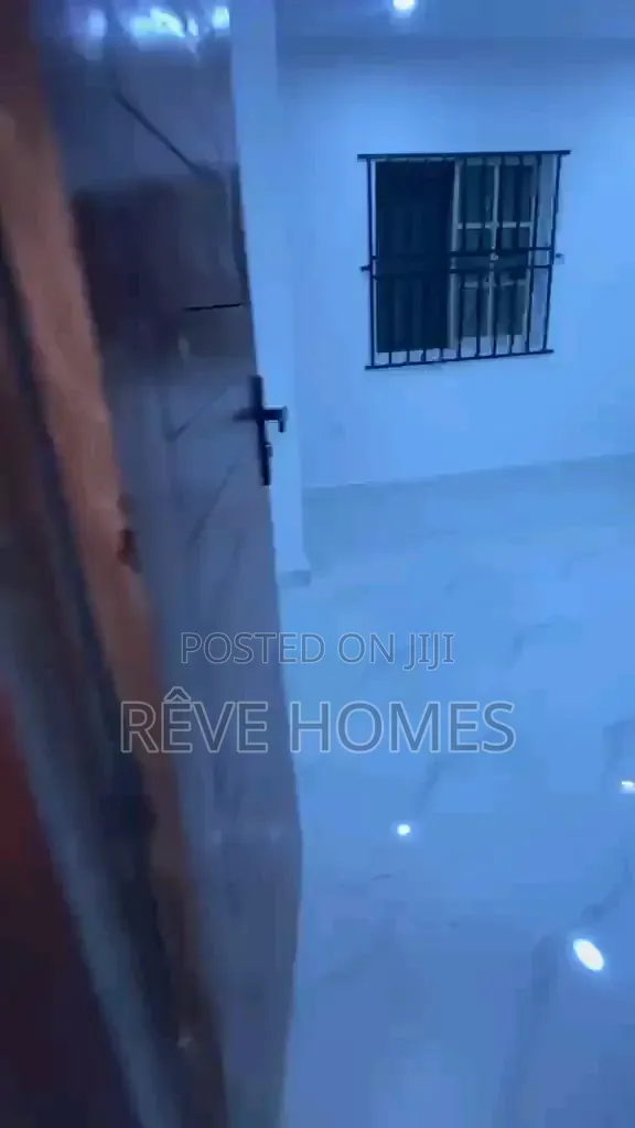 3bdrm Block of Flats in Soluyi for rent in Soluyi