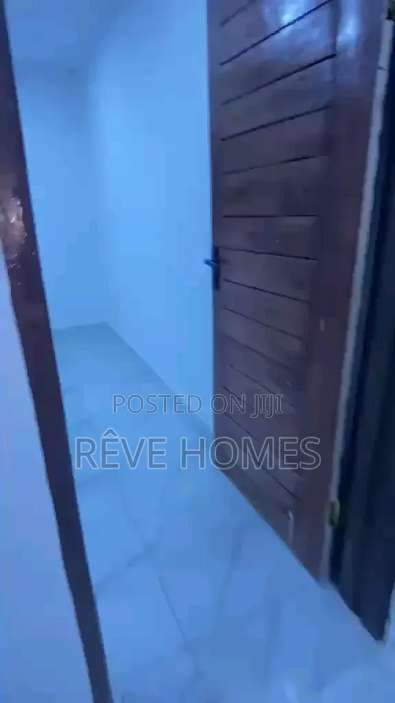 3bdrm Block of Flats in Soluyi for rent in Soluyi