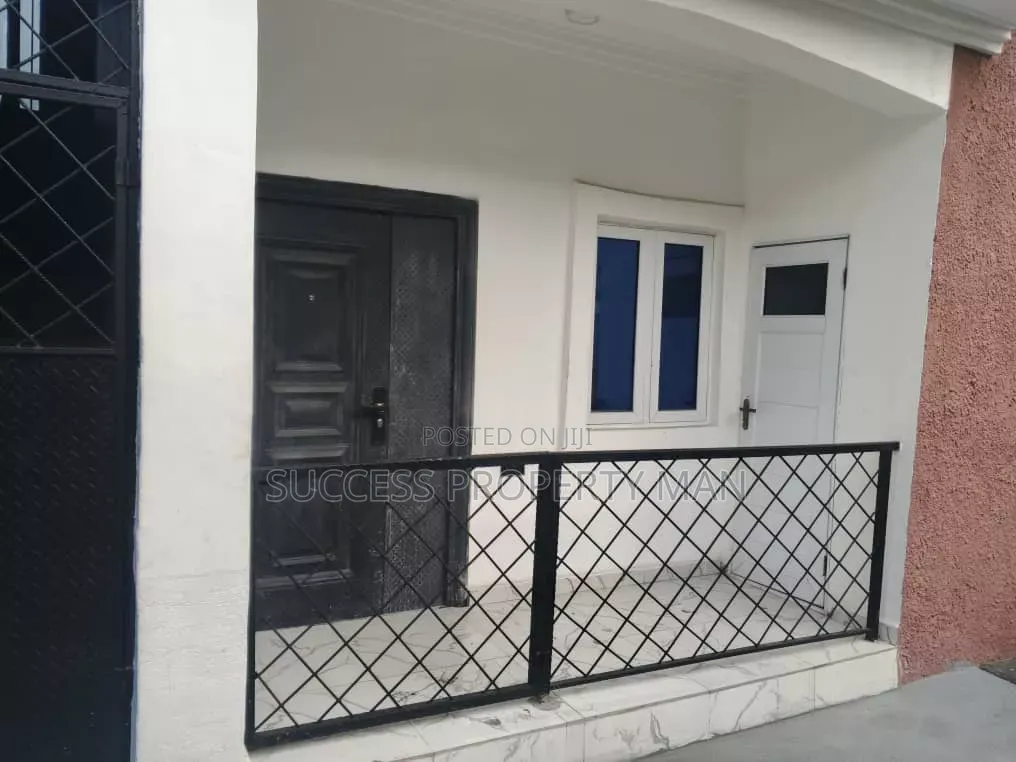 3bdrm Block of Flats in Egbelu, Choba for sale in Choba