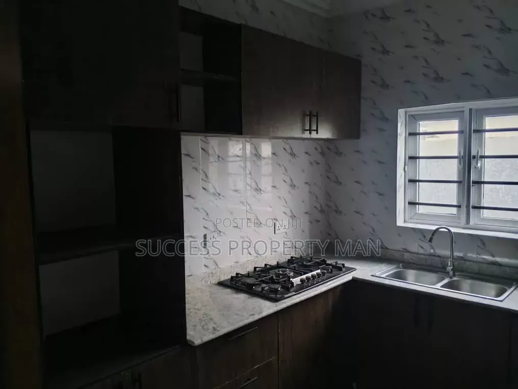 3bdrm Block of Flats in Egbelu, Choba for sale in Choba