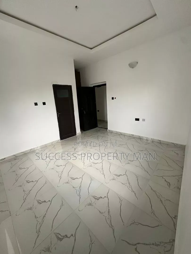3bdrm Block of Flats in Egbelu, Choba for sale in Choba