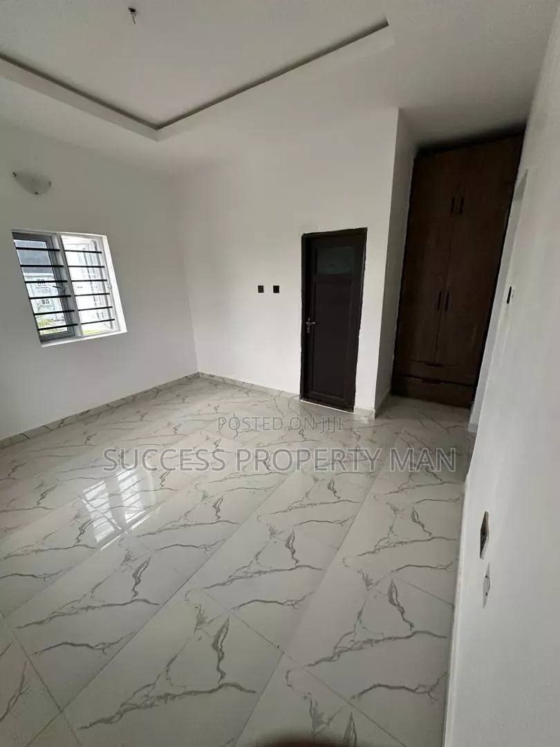 3bdrm Block of Flats in Egbelu, Choba for sale in Choba