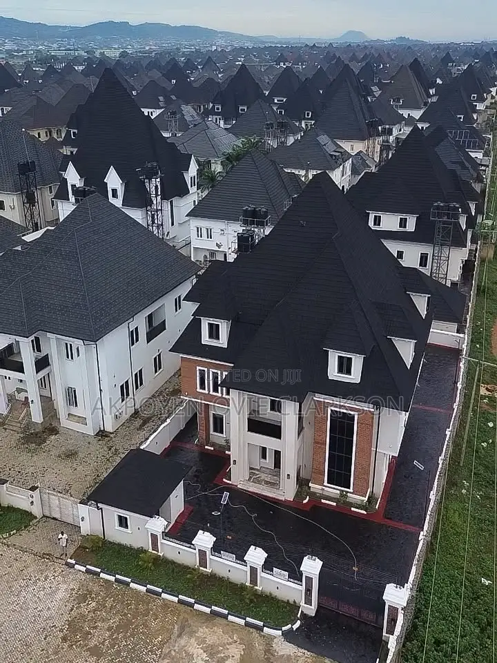 7bdrm Duplex in Gwarinpa for sale in Gwarinpa