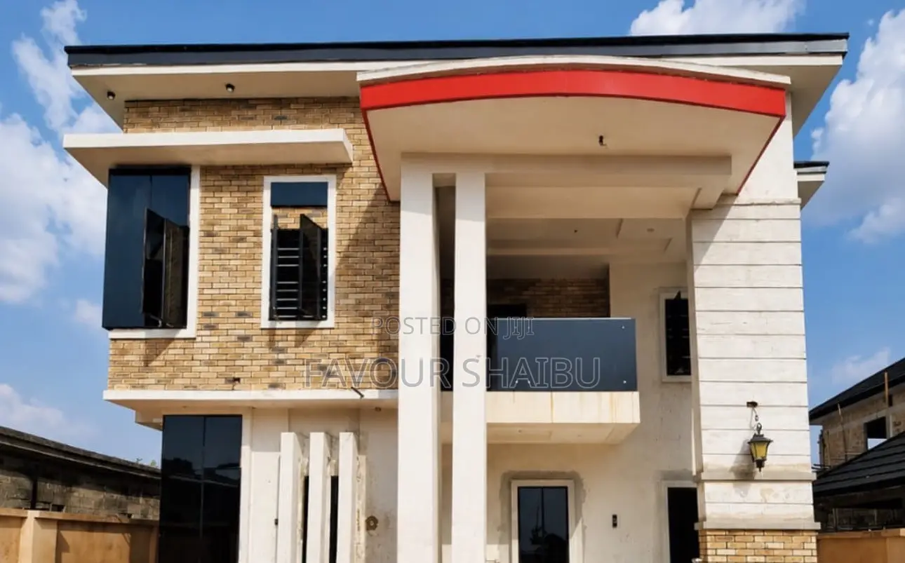 5bdrm Duplex in Benin City for sale in Benin City