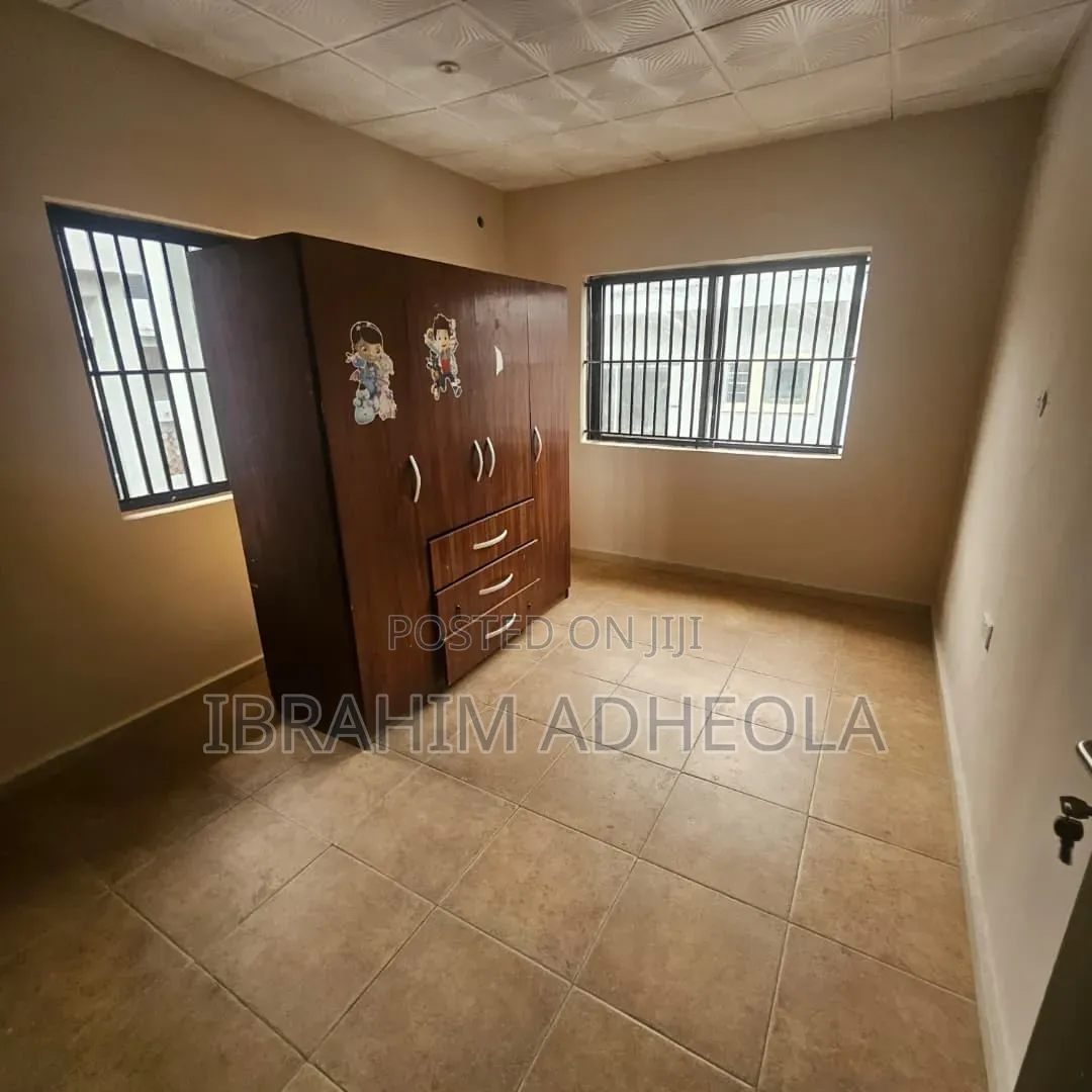 5bdrm Townhouse / Terrace in Off Cmd Road Ikosi for rent in Ketu-Ikosi