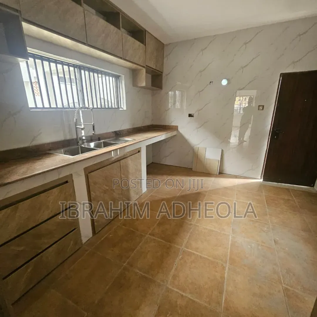 5bdrm Townhouse / Terrace in Off Cmd Road Ikosi for rent in Ketu-Ikosi
