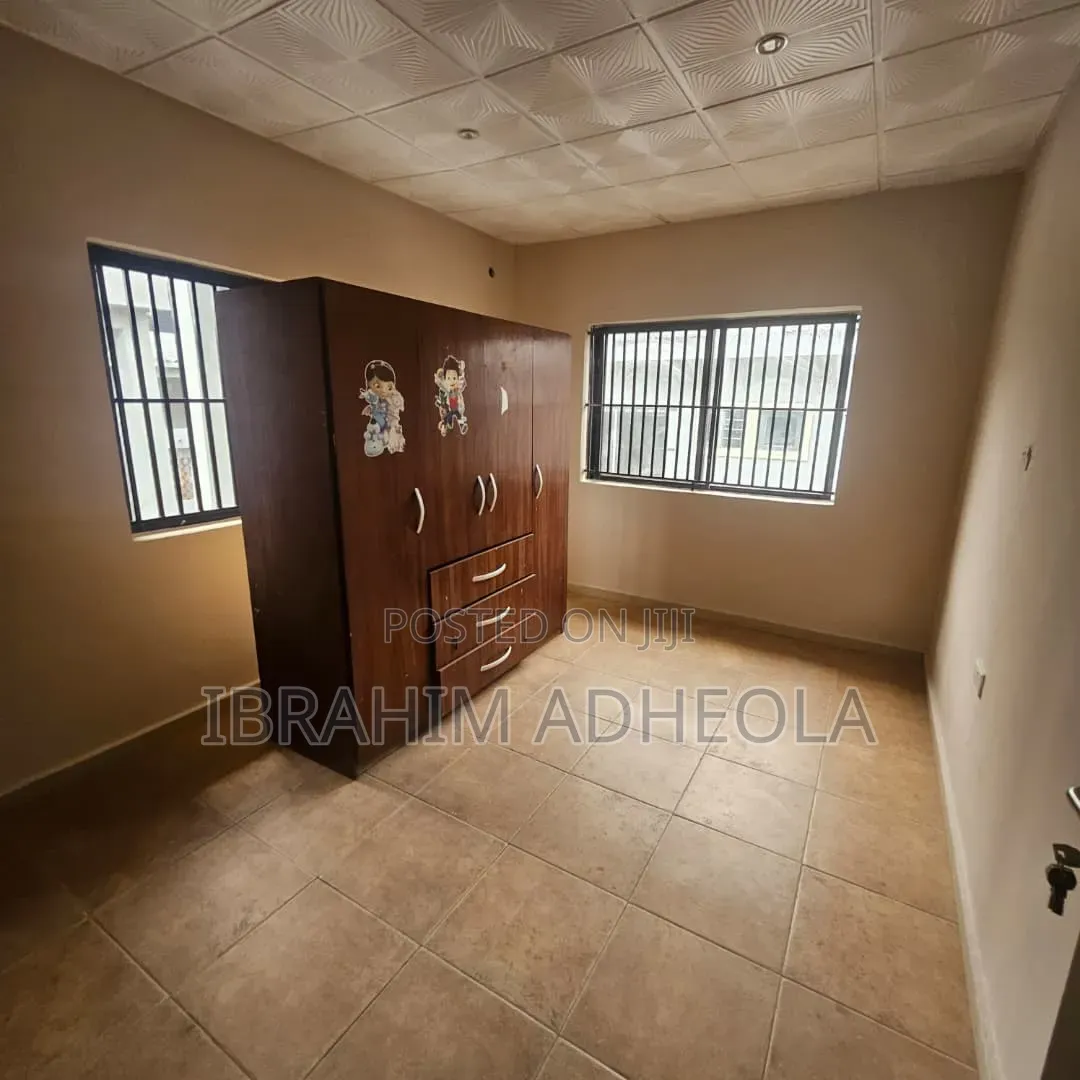 5bdrm Townhouse / Terrace in Off Cmd Road Ikosi for rent in Ketu-Ikosi