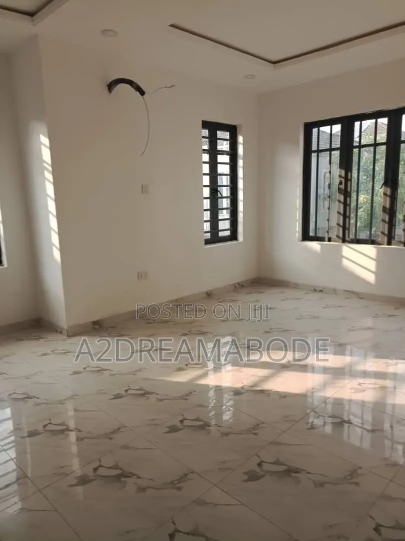 4bdrm Duplex in Okupe, Mende for sale in Mende