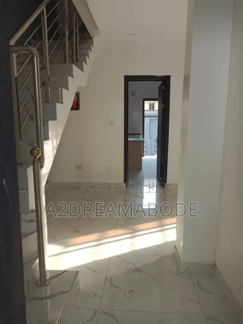 4bdrm Duplex in Okupe, Mende for sale in Mende