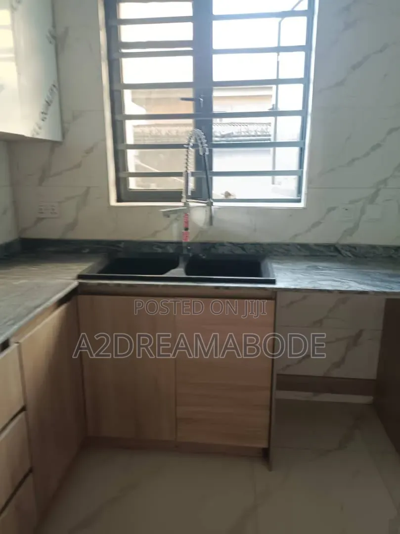 4bdrm Duplex in Okupe, Mende for sale in Mende
