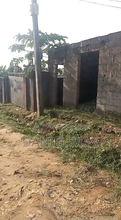 775SQM Fenced and Gated Plot Behind Enyo Fuel Station,LASPOTECH Area in Ikorodu Garage