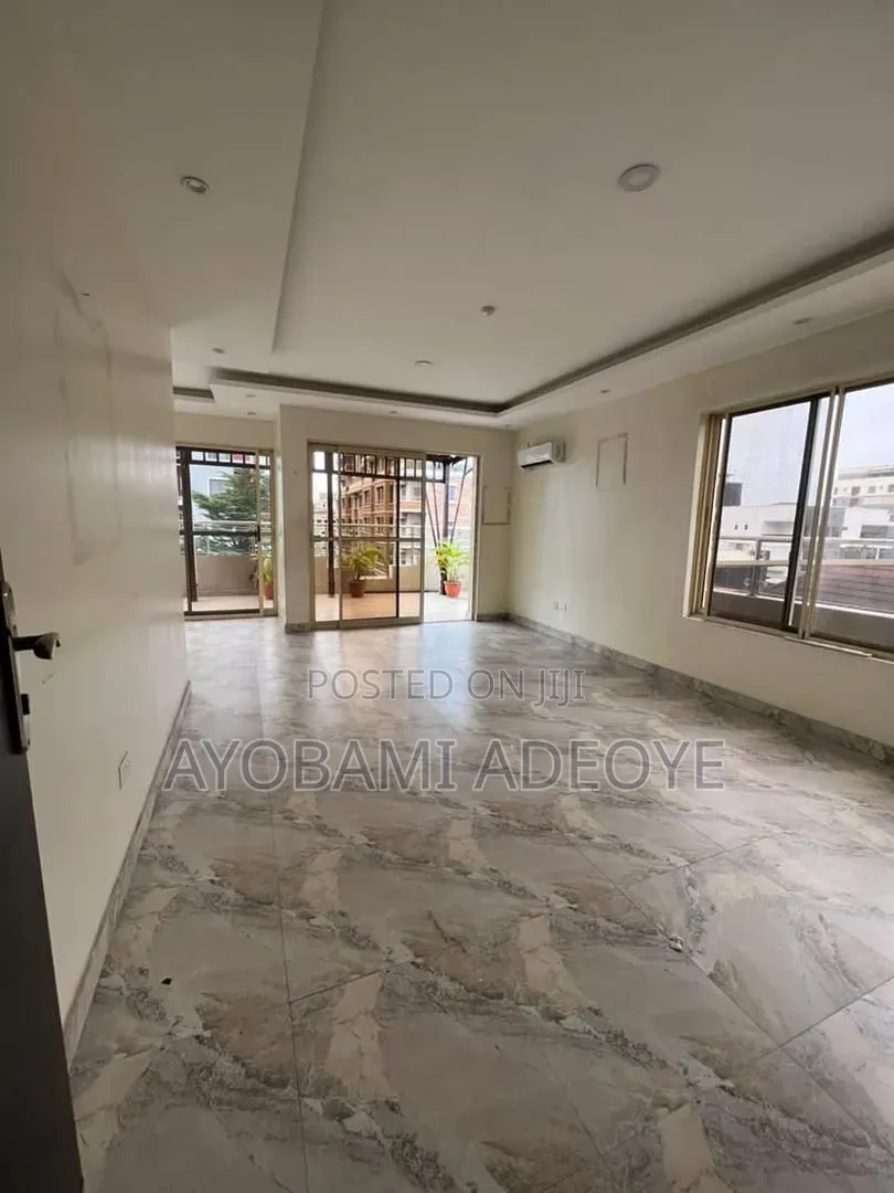 3bdrm Apartment in Adeola Adeku for rent in Adeola Odeku
