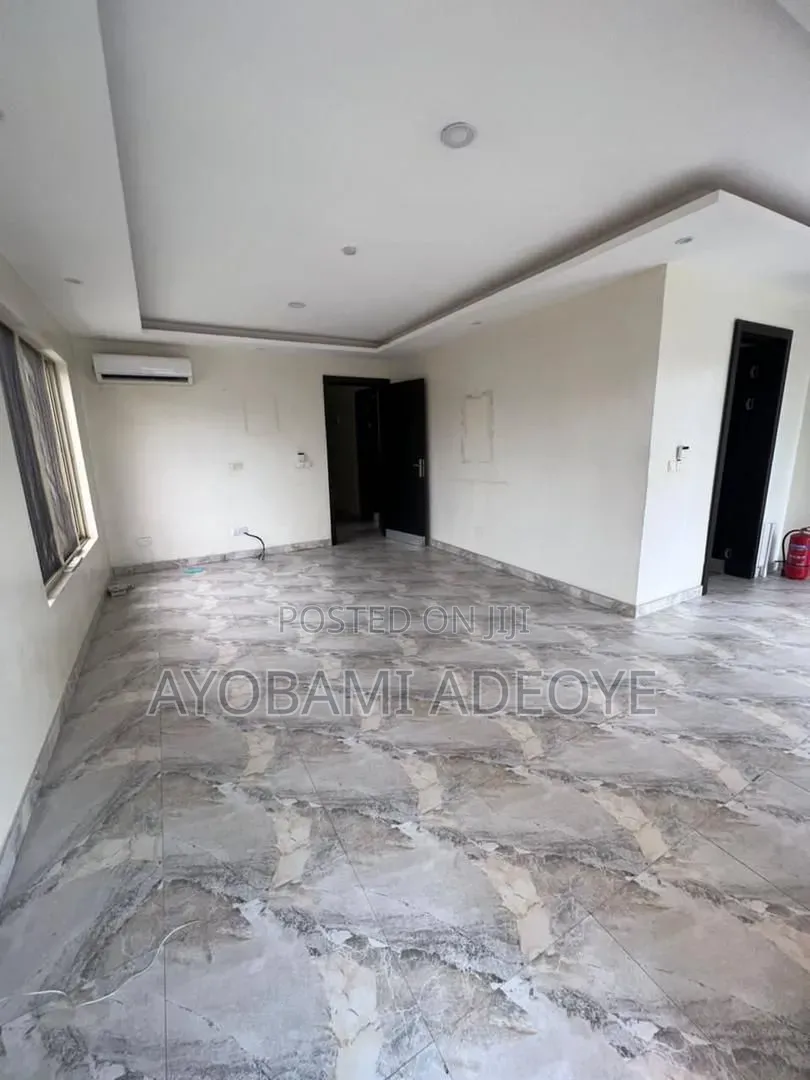 3bdrm Apartment in Adeola Adeku for rent in Adeola Odeku