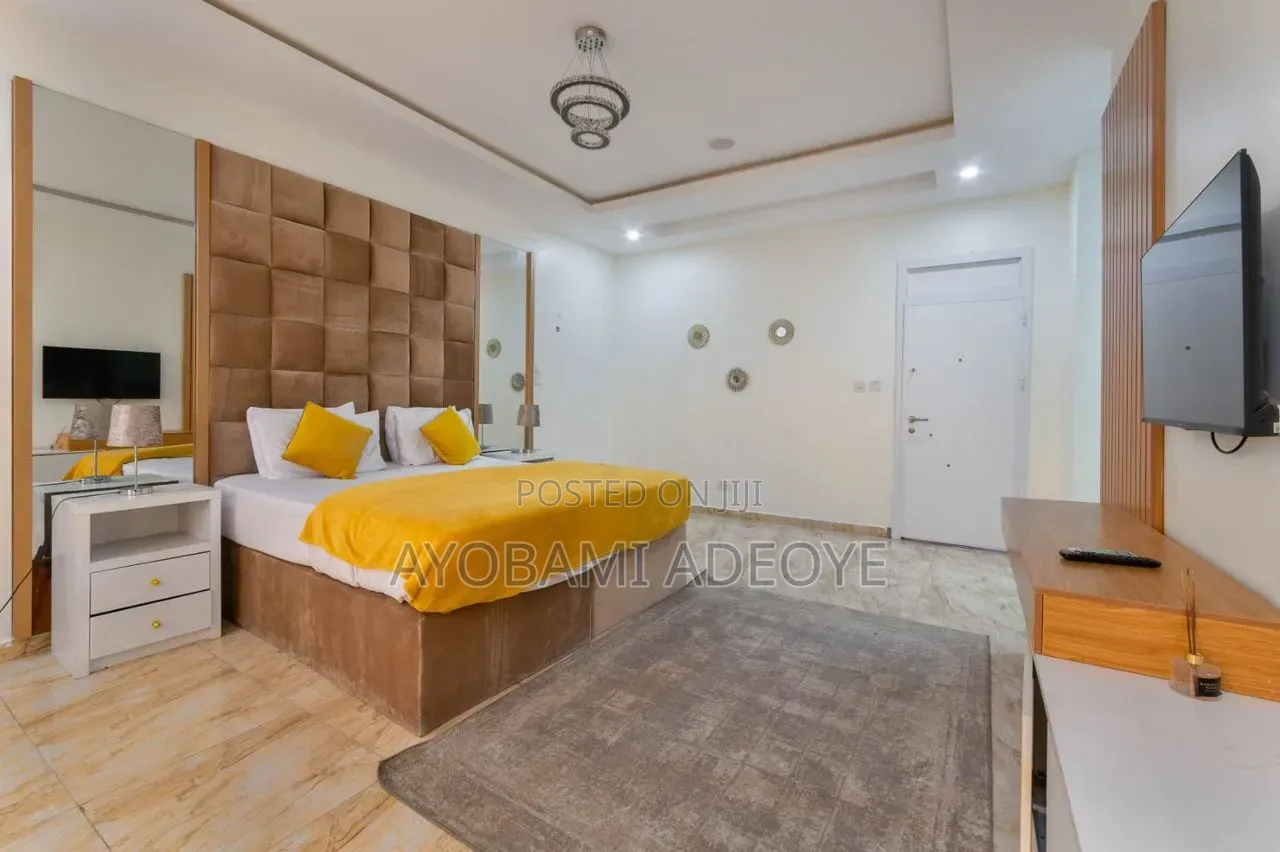 Furnished 1bdrm Shared Apartment in Royal Pine Estate, Chevron for rent in Chevron