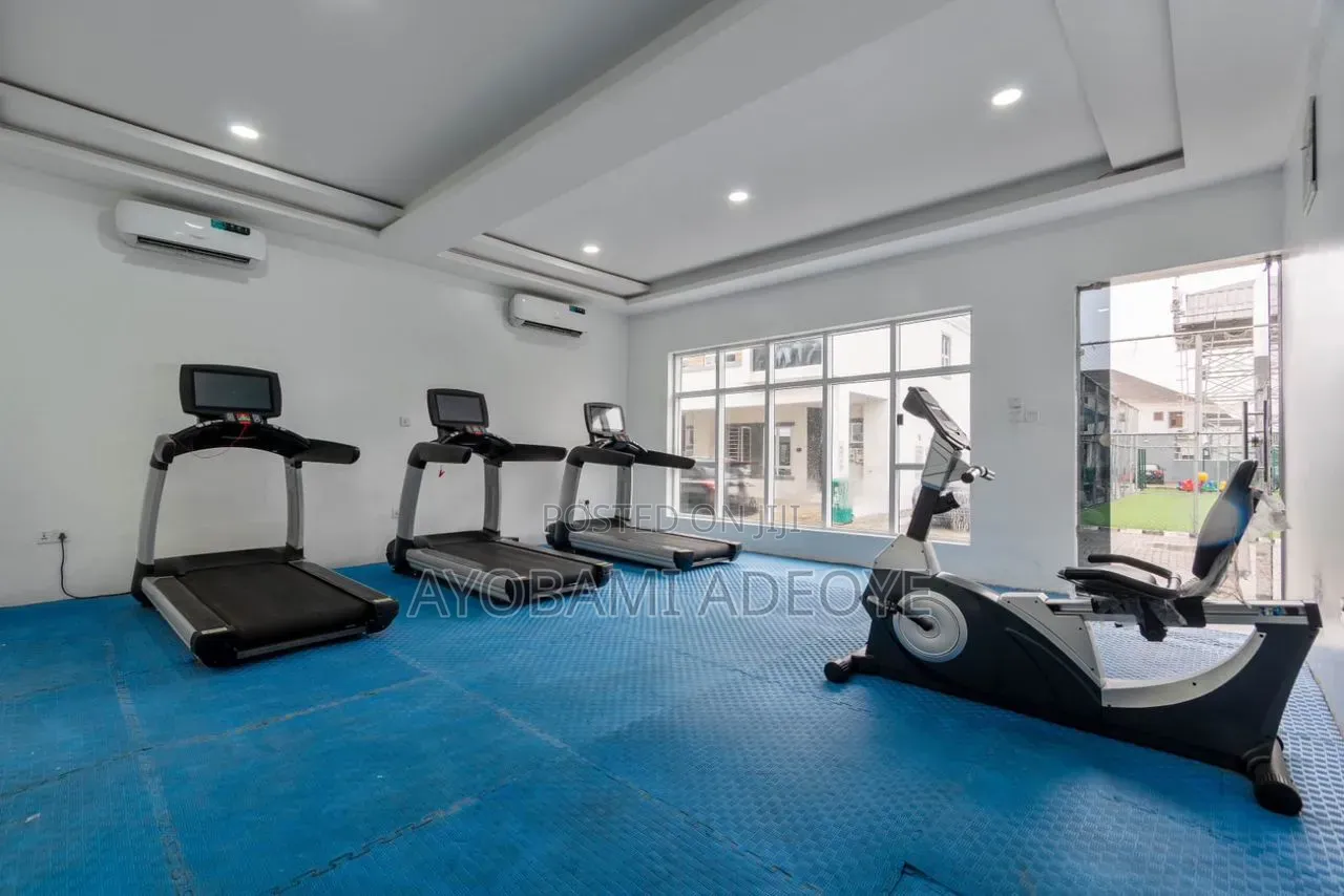 Furnished 1bdrm Shared Apartment in Royal Pine Estate, Chevron for rent in Chevron