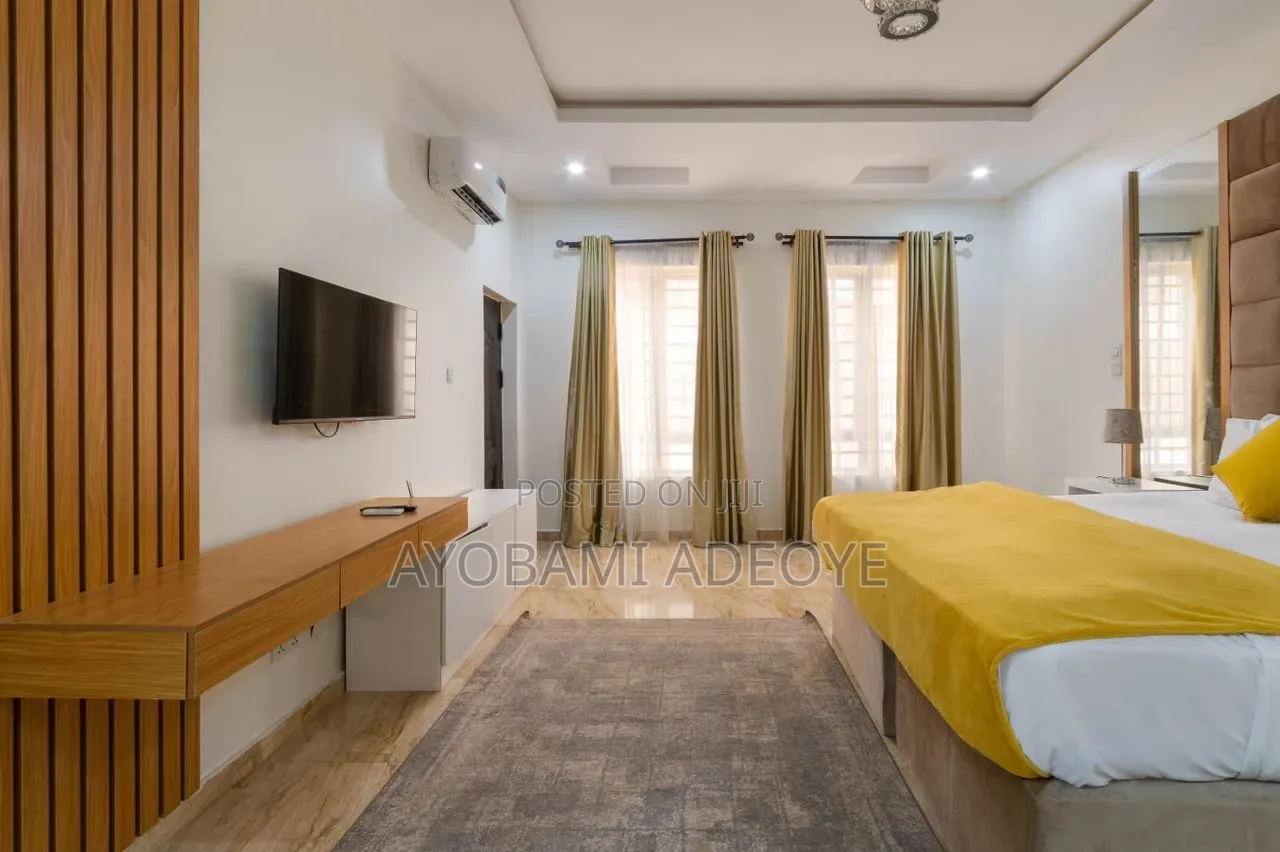 Furnished 1bdrm Shared Apartment in Royal Pine Estate, Chevron for rent in Chevron