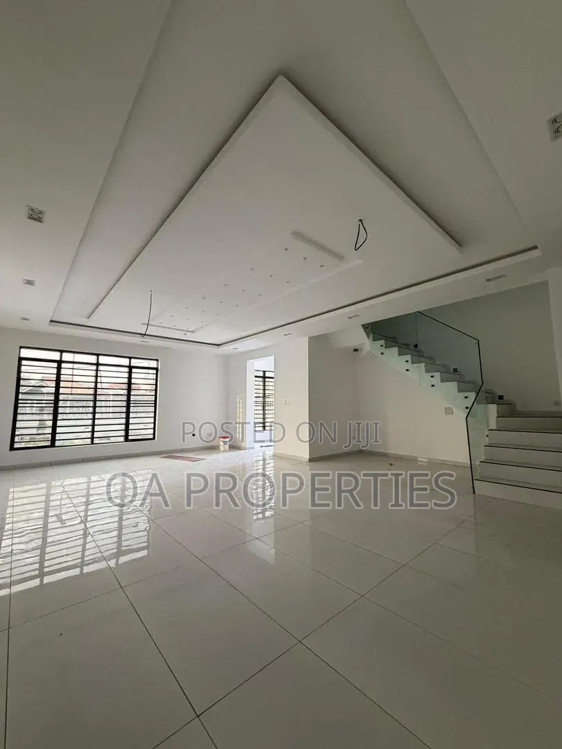 5bdrm Duplex in Olive'S Court Agodi for sale in Agodi